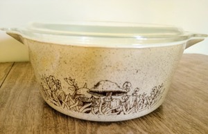 lot 23 image: Pyrex Forest Ferries Covered Bowl And Enamel Mixing Bowl Set