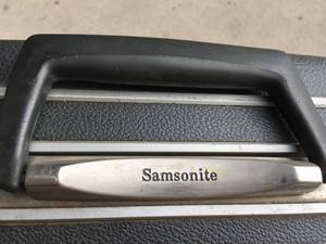 lot 122 image: Samsonite Suitcase