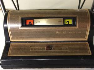 lot 133 image: Vintage Sears VHF  UHF Antenna