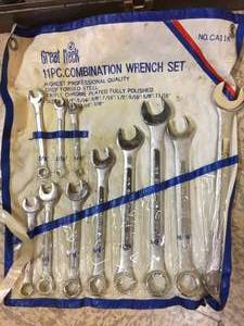 lot 144 image: Craftsman Toolbox And Tools