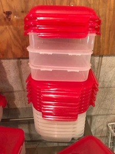 lot 87 image: Lock and Lock  Containers 17 Piece Lot