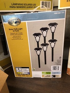 lot 31 image: Solar Light Lot