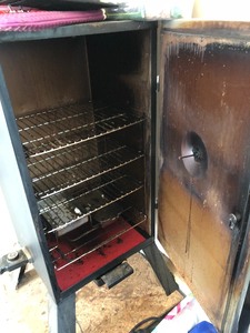 lot 134 image: Masterbuilt Electric Smoker