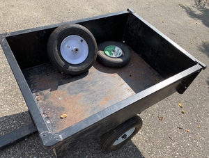 lot 19 image: Small Utility Trailer
