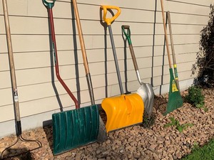 lot 103 image: Lot of Yard Tools