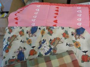 lot 53 image: 2 Runners, Tablecloth in a SunShade...