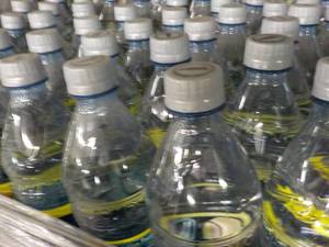 lot 131 image: Case of 24 Bottles Dasani Lemon Fla...
