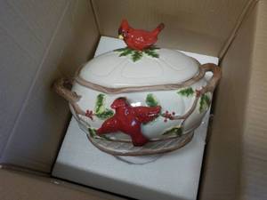 lot 144 image: Cardinal Soap Toureen...