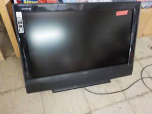 lot 198 image: Envision Series 32 TV...