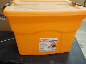 lot 204 image: Rubbermaid Roughneck 22 Gallon Tote...