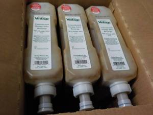 lot 225 image: 3 - 3.5 Liter Jugs Citrus World Vin...