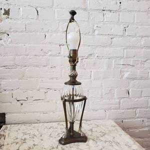 lot 91 image: Lantern Vase Table Lamp