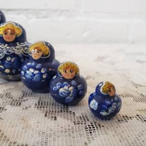 lot 77 image: Charming Nesting Dolls