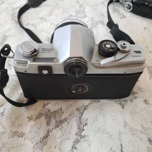lot 51 image: Minolta SR-& Film camera