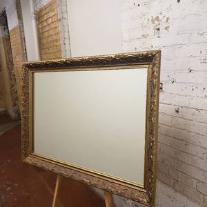 lot 10 image: Traditional Gilded Wall Mirror