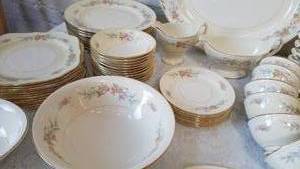 lot 26 image: Homer Laughlin Cashmere China Service