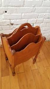 lot 87 image: Vintage Maple Magazine Rack Stand