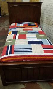 lot 6 image: Mahogany Twin Bed Suite by Smartstuff Furniture