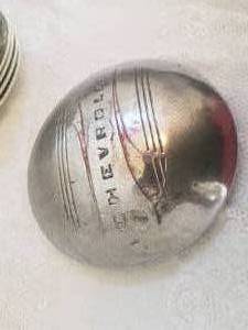 lot 119 image: 1940s Vintage Chevrolet Hub Cap