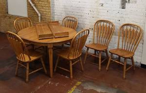 lot 9 image: Oak Dining Table with 6 Chairs & 4 Leaves