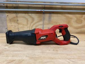 lot 3 image: SKIL 9 Amp Corded Electric Variable Speed Reciprocating Saw