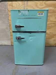 lot 1 image: MAGIC CHEF Retro 3.2 cu. ft. 2-Door Mini Fridge in Mint Green