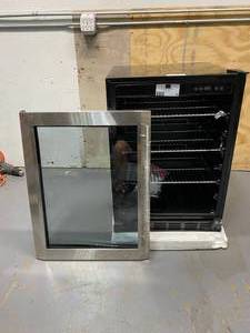lot 49 image: MAGIC CHEF Beverage 23.4 in. 154 (12 oz.) Can Beverage Cooler, Stainless Steel