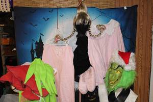 lot 30 image: Grump of a Grinch & Gullible Cindy Lou Who Costumes