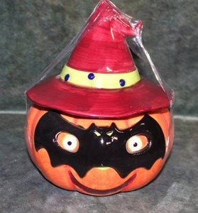 lot 77 image: Pumpkin Bat Cookie Jar