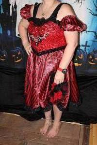 lot 83 image: Saloon Girl Outfit