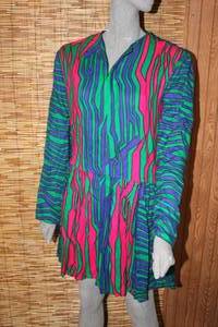 lot 37 image: Brightly Colored Long-Sleeved Knit Dress