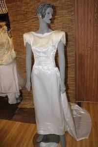 lot 13 image: Western Style Antique White Wedding White