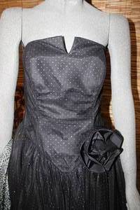 lot 18 image: Whats Up by Carol Black Strapless Party Dress Size 10