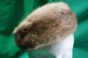 lot 81 image: Classic Blonde Mink Fur Pill Box Hat
