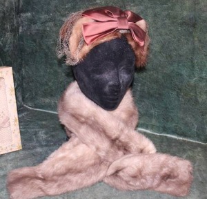 lot 72 image: Vintage Fur Collar & Hat