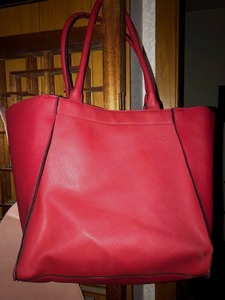 lot 214 image: Three Roomy Totes