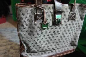 lot 41 image: Dooney & Bourke Purse Handbag