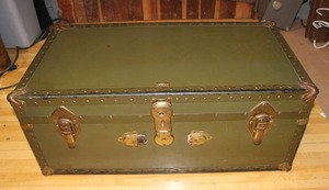 lot 49 image: Excellent Metal Footlocker