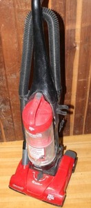 lot 64 image: Dirt Devil Featherlite Cyclonic Vacuum Cleaner