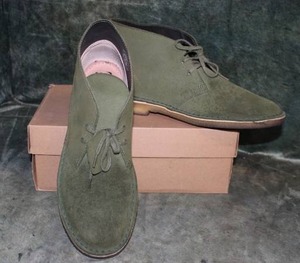 lot 127 image: Clarks Originals Mens Green Suede Chukka Boots Size 11