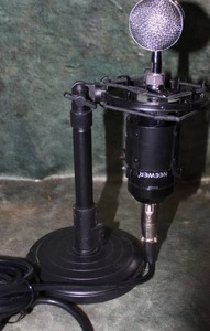lot 125 image: Neewer NW-1500 Studio Microphone
