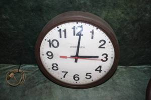 lot 16 image: Westclox Round School Clock