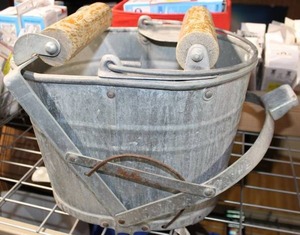 lot 184 image: Vintage Galvanized Metal Mop Bucket