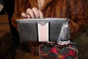 lot 165 image: Victorias Secret Makeup Bags