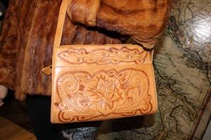 lot 126 image: Classic Hand Tooled Leather Purse