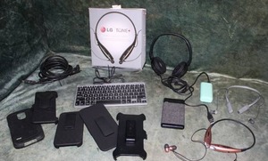 lot 97 image: Nice Lot of Electronic Accessories