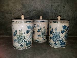 lot 69 image: Collection of Vintage Tins