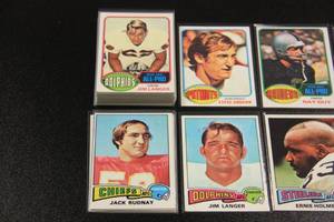 lot 13 image: 1975 and 1976 Topps Football Card Lot  36 Cards