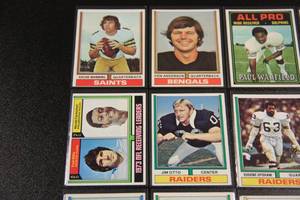 lot 14 image: 1974 Topps Football Card Lot  12 Cards