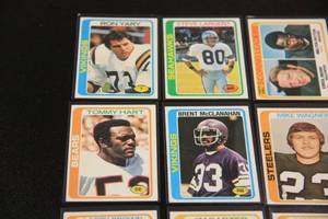lot 17 image: 1977 and 1978 Topps Football Card Lot  18 Cards